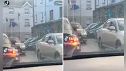 Choferes se disputan un lugar en estacionamiento con popular juego piedra, papel o tijera