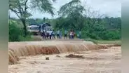 Hallan con vida a 4 docentes y 1 niña desaparecidos por aumento de caudal de quebrada en Tumbes