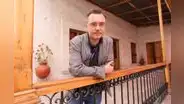 Hay personajes del libro de Bayly que están vivos... no se sabe qué es real o imaginado