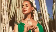 Modelo vende su propio sudor como perfume afrodisíaco: “Mi olor natural atrae a los hombres”