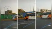 Chofer peruano maneja bus interprovincial sin una llanta: "Rápido y furioso"
