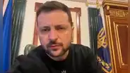 Presidente de Ucrania mortificado por video en el que rusos decapitan a soldado de su país