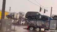 ¡Impactante! El preciso momento en el que un tren choca contra un camión en Hollywood