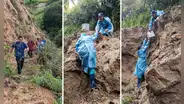 Enfermeras trepan cerros para atender a población aislada por huaicos en Cajamarca
