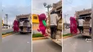 'Barney' es visto recogiendo la basura y redes enloquecen: "Solo en Perú"