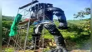 Joven cusqueño construye Depredador gigante con llantas recicladas