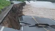 Río destruye plataforma de carretera y deja aislados a varios pueblos de Piura