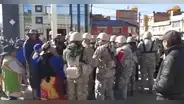 Puno: aimaras retiraron a soldados que pretendían izar la bandera en Desaguadero
