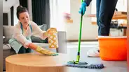 ¿Cuál es la mejor hora para realizar la limpieza de la casa y ventilar los cuartos?