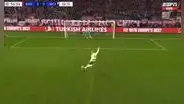 ¡Es humano! Haaland falló un penal y lo mandó a las nubes: Bayern sigue con vida en la Champions