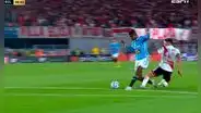 River con 10 jugadores: Corozo se iba directo al arco para el 2-2 y genera la roja para Díaz