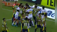 Luis Advíncula defendió a golpes a 'Chiquito' Romero y se salvó de la roja