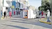 Arequipa: miniván choca ambulancia y deja 4 bomberos heridos