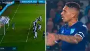 Paolo Guerrero marcó golazo de 'palomita', pero el VAR lo anuló por polémico fuera de juego