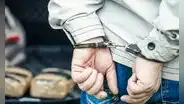 ¿Héroe o villano? Arrestan a hombre que estafaba a narcotraficantes en Venezuela con paneles de droga