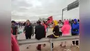 Crisis en frontera Perú y Chile: migrantes se enfrentan a la policía en la zona limítrofe