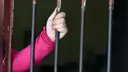 Policía detiene a mujer acusada de asesinar a su hijo para comérselo en Egipto