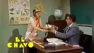 "El Chavo del 8": el día que 'El Chavo' le dio un regalo al profesor Jirafales y emocionó a fans
