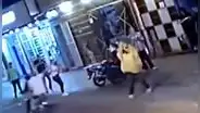 Independencia: hombre salva de morir tras impacto de bala en cabeza de su disfraz de pollo