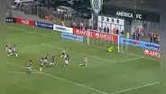 ¡Alianza tiene un ángel! Ángelo Campos tapó un penal a Hulk en el último minuto del primer tiempo