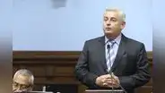 Fujimorista que llamó "mantel de chifa" a wiphala invita a historiadora para defenderse, pero esta lo recrimina