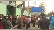 Sujeto deja estacionado su camión por 2 meses fuera de colegio: "Yo sé que no debe estar ahí"