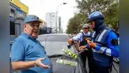 Transportistas critican a alcalde de Lima por beneficiar a colectivos