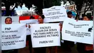 Ciudadanos marchan tras asesinato de bebé con pancartas de Bukele en Iquitos