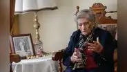 Madre centenaria del cañón de Cotahuasi e hincha de la U