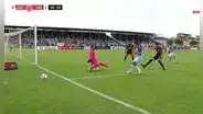 ¡Por la huacha de Carvallo! Torres anotó el 3-1 ante Universitario tras dejar atrás a Riveros