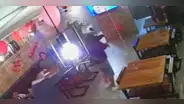 Chorrillos: delincuentes armados roban sanguchería en 40 segundos