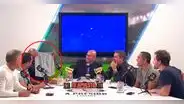 Waldir Sáenz recibió curioso regalo con alusión a Hernán Barcos en pleno programa