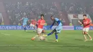 Advíncula la sigue rompiendo: sensacional asistencia de huacha para el agónico triunfo de Boca