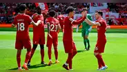 Liverpool igualó 1-1 ante Aston Villa en el último minuto y sueña con la Champions League