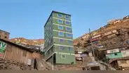 La insólita casa de 7 pisos a faldas de un cerro de SJL: "Se excedieron"