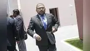 Prófugo exalcalde de Arequipa, Omar Candia, pide pago de beneficios sociales