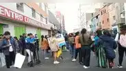 La Victoria: ambulantes realizan plantón para que los dejen trabajar de 4 a 9 de la mañana en la av. Grau