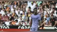 Comité anula roja a Vinicius y cierra una tribuna al Valencia tras insultos racistas al brasileño