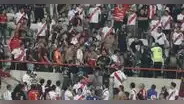 Hinchas de River Plate fueron golpeados por la PNP y terminaron ensangrentados