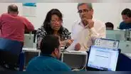 ¿Te cobran de más en tu recibo telefónico? Esto debes hacer para que te devuelvan tu dinero