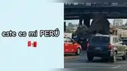 Dinosaurio se atora bajo puente Acho, causa caos vehicular y usuarios reaccionan: "Solo en Perú"