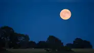 Luna de fresa 2023: ¿a qué hora ver la luna llena de junio y por qué se llama así?