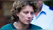 Mujer acusada de asesinar a sus 4 hijos recibió indulto tras 20 años de cárcel por nueva evidencia