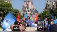 Disneyland París: empleados del parque tomaron uno de los castillos para pedir aumento salarial