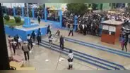 Callao: alumnos quedan atrapados en colegio debido a multitud generada por feria de trabajo para padres