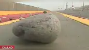 Callao: tramo de la Costa Verde continúa cerrado por caída de piedras debido a oleaje anómalo