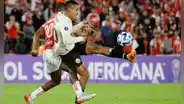 Universitario perdió 2-0 ante Santa Fe y se complica en la Copa Sudamericana