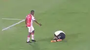 ¿Qué dice el reglamento respecto a la acción del jugador de Santa Fe sobre Álex Valera?