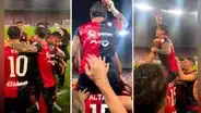 Compañeros de Lapadula se rindieron ante el 'Bambino' y lo cargaron tras ascender con Cagliari