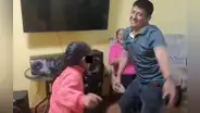 “Esta niña sabe zapatear”: menor hace pedir descanso a hombre al bailar huayno en Piura